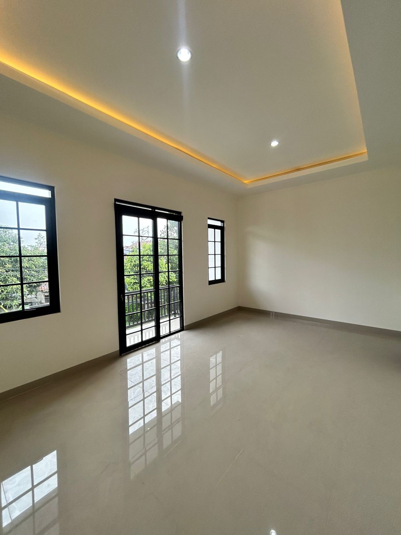 DIJUAL RUMAH BARU MEWAH DI SAYAP TURANGGA