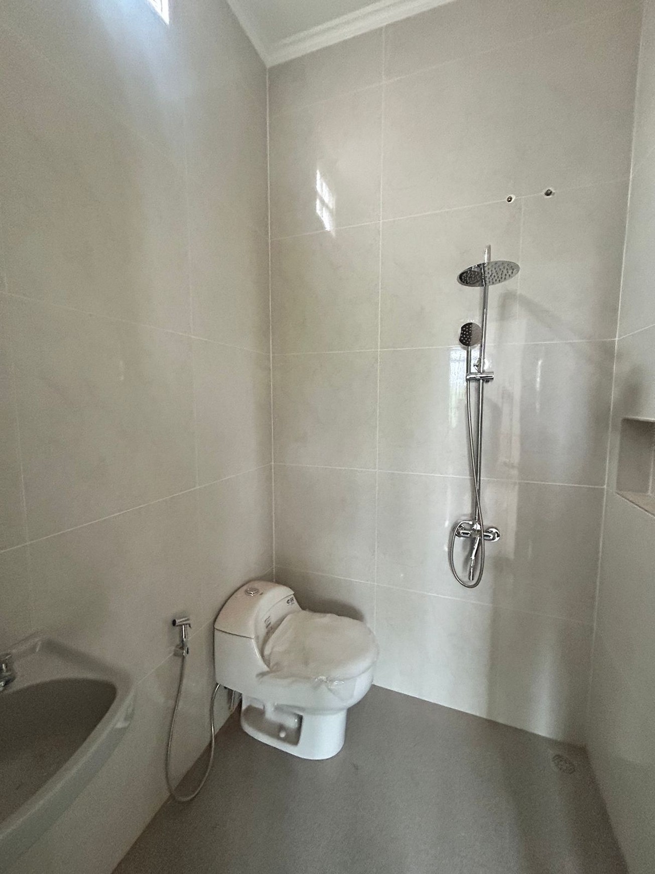 DIJUAL RUMAH BARU MEWAH DI SAYAP TURANGGA