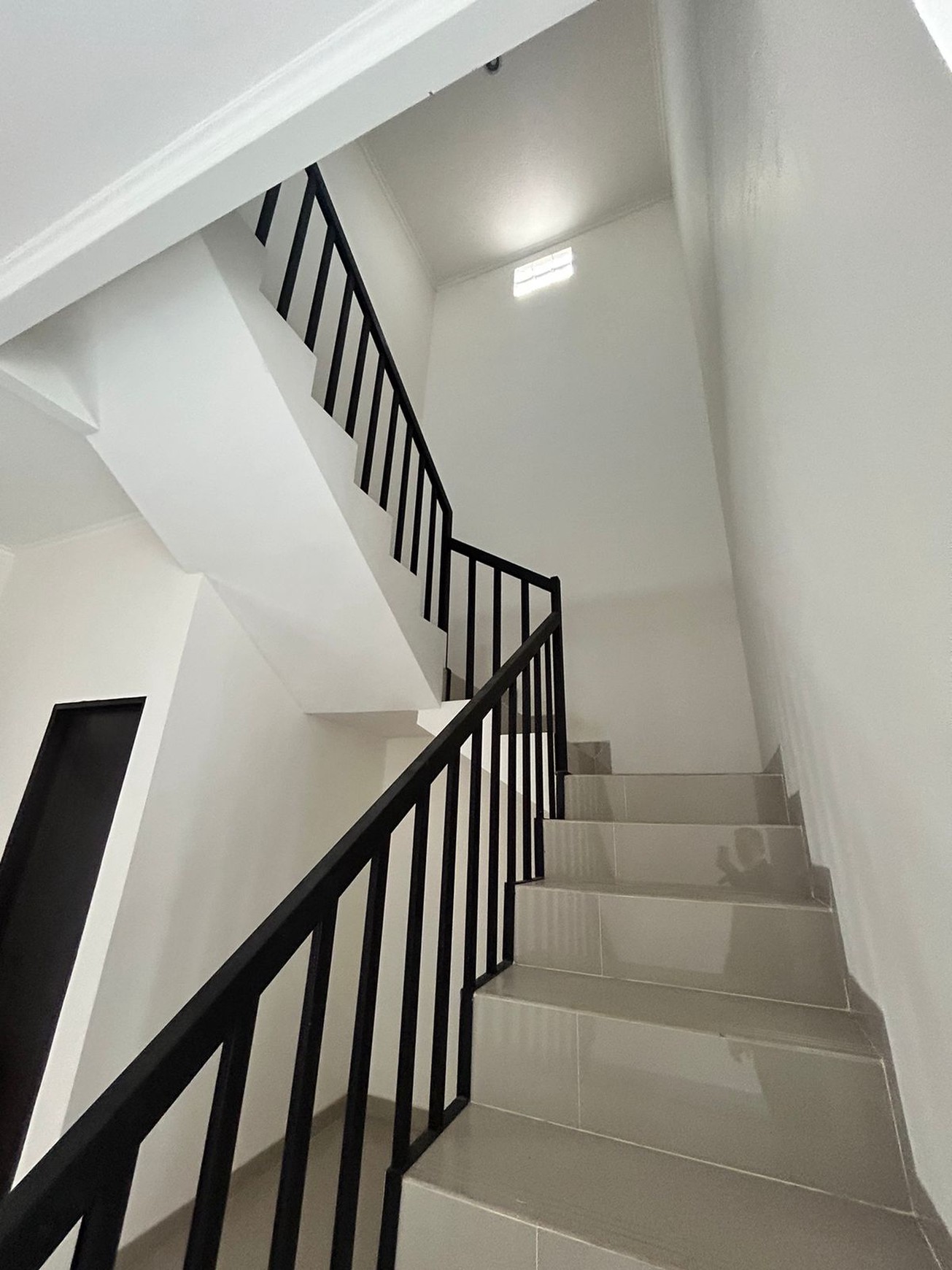 DIJUAL RUMAH BARU MEWAH DI SAYAP TURANGGA