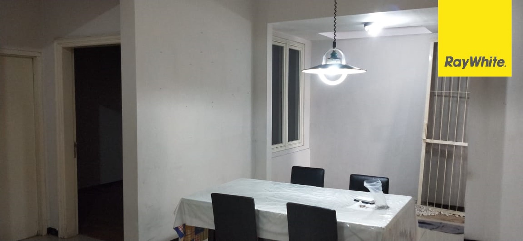 Dijual Rumah 2 lantai di Rungkut Asri Tengah Surabaya