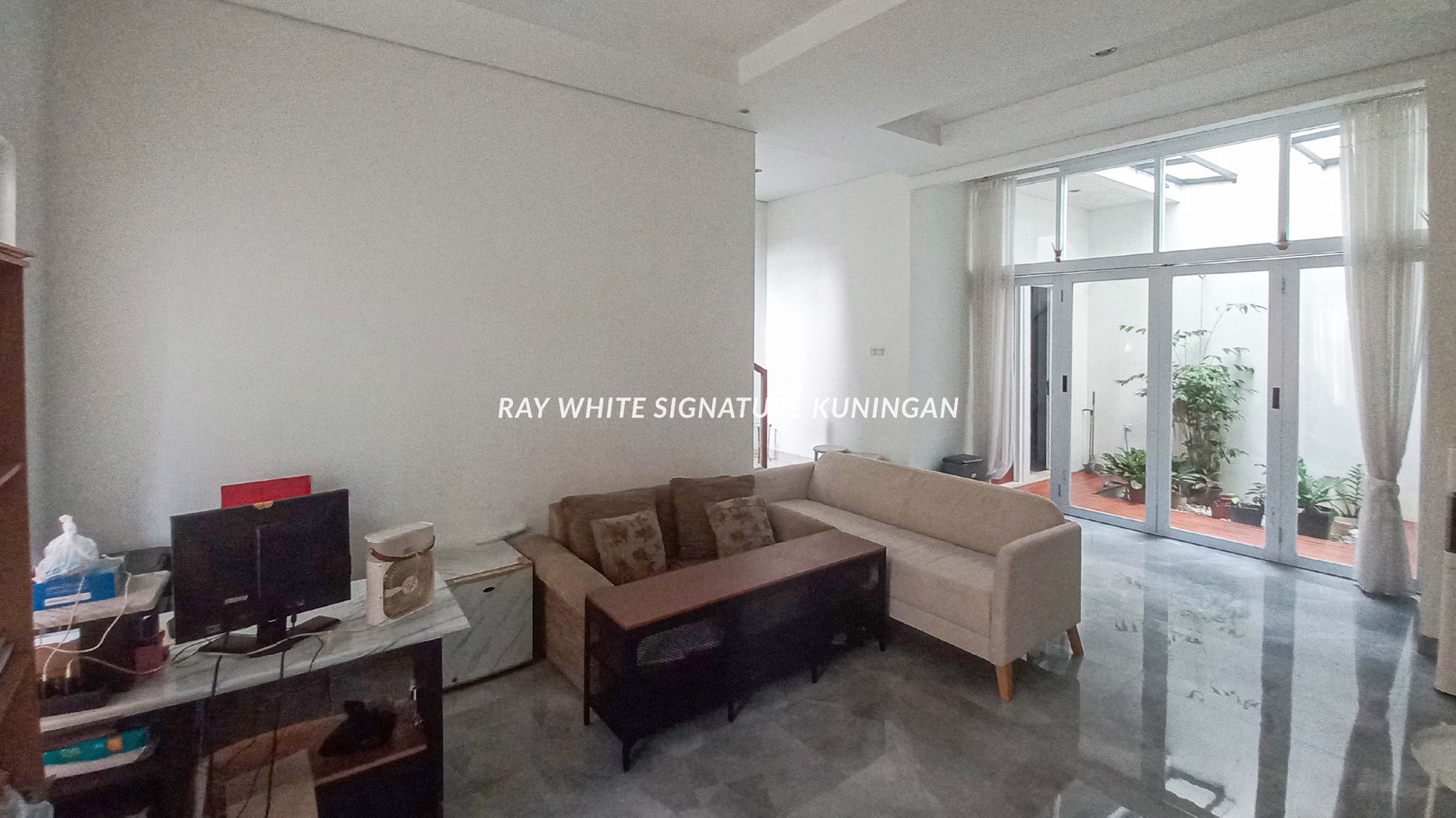 Rumah Dalam Town House Kondisi Bagus di The Royal East Cipayung