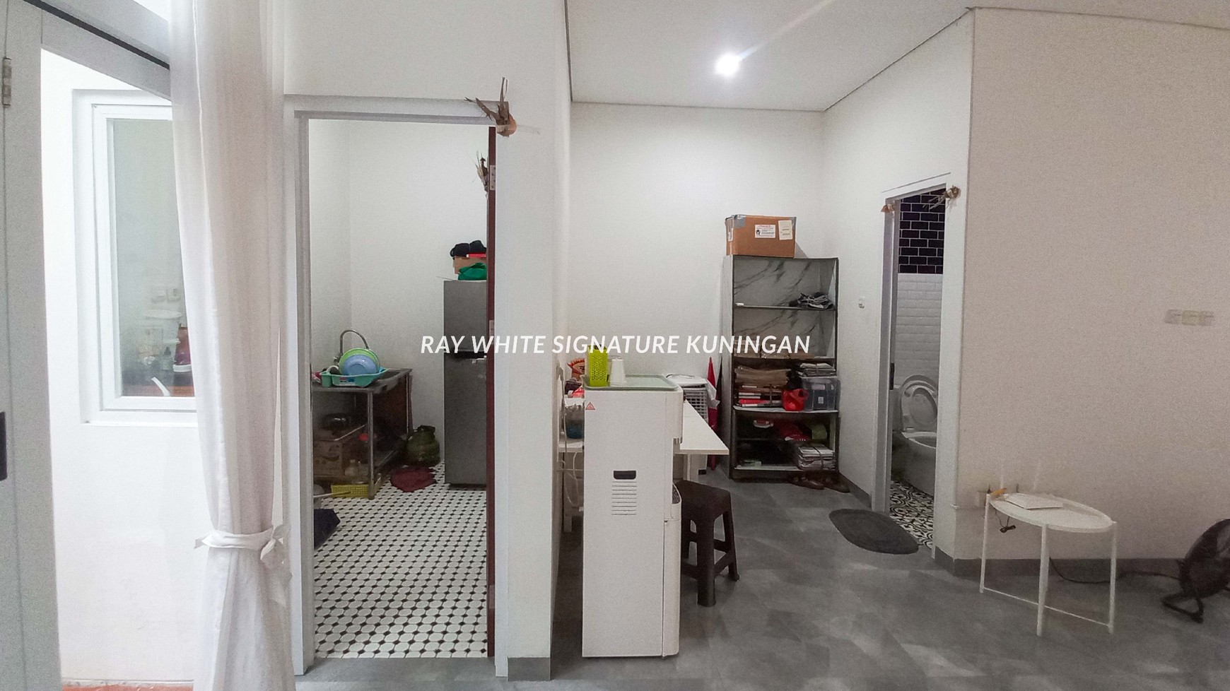 Rumah Dalam Town House Kondisi Bagus di The Royal East Cipayung