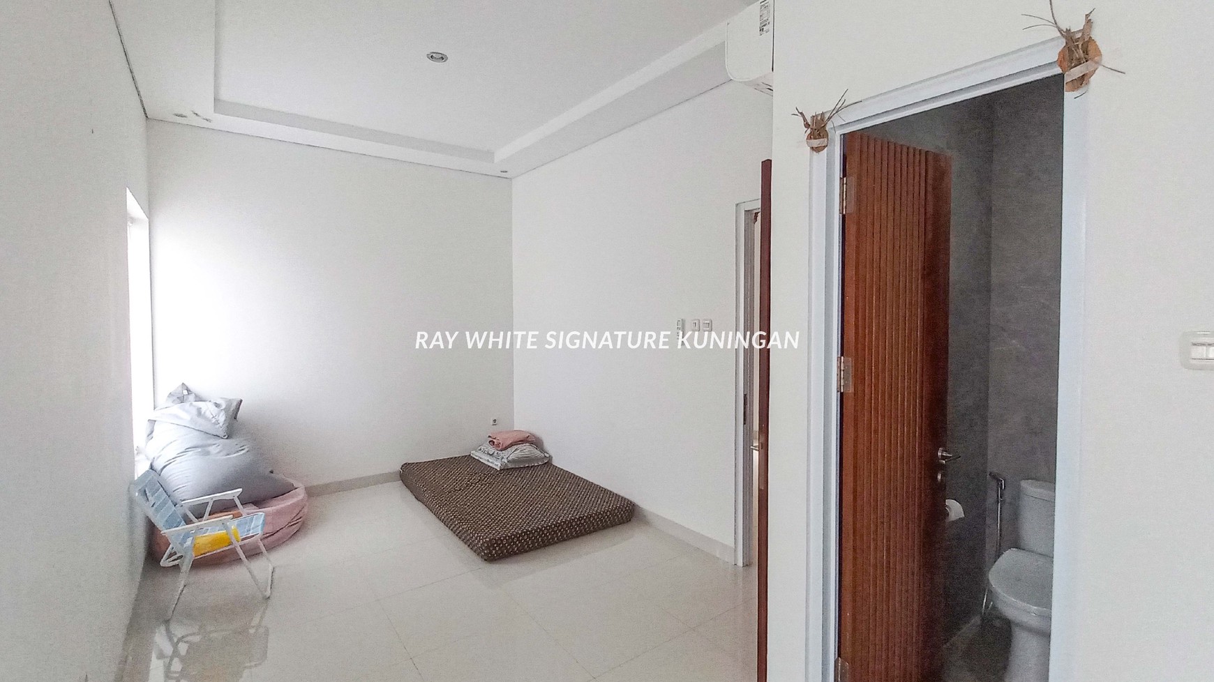 Rumah Dalam Town House Kondisi Bagus di The Royal East Cipayung