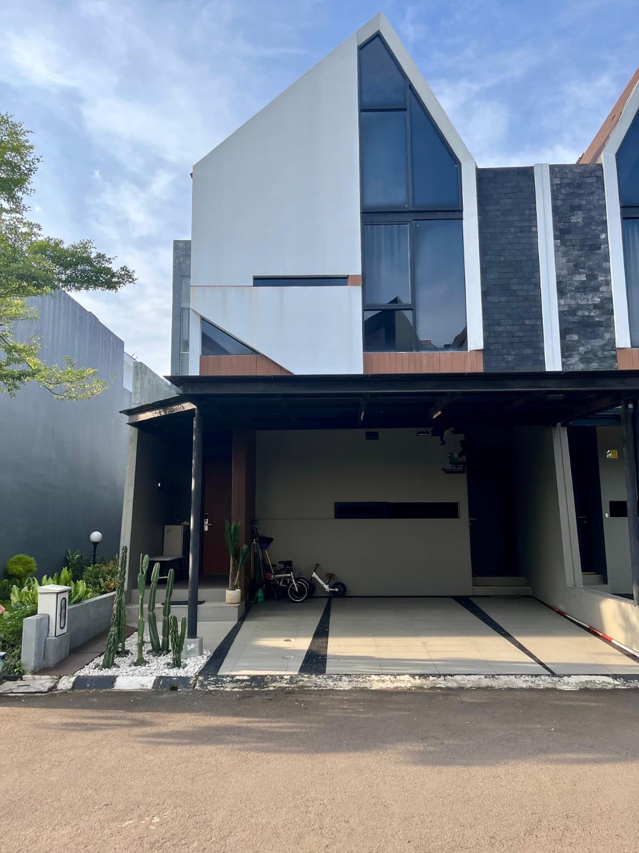 Rumah Bagus Di Grand Trevista Rempoa Jakarta Selatan