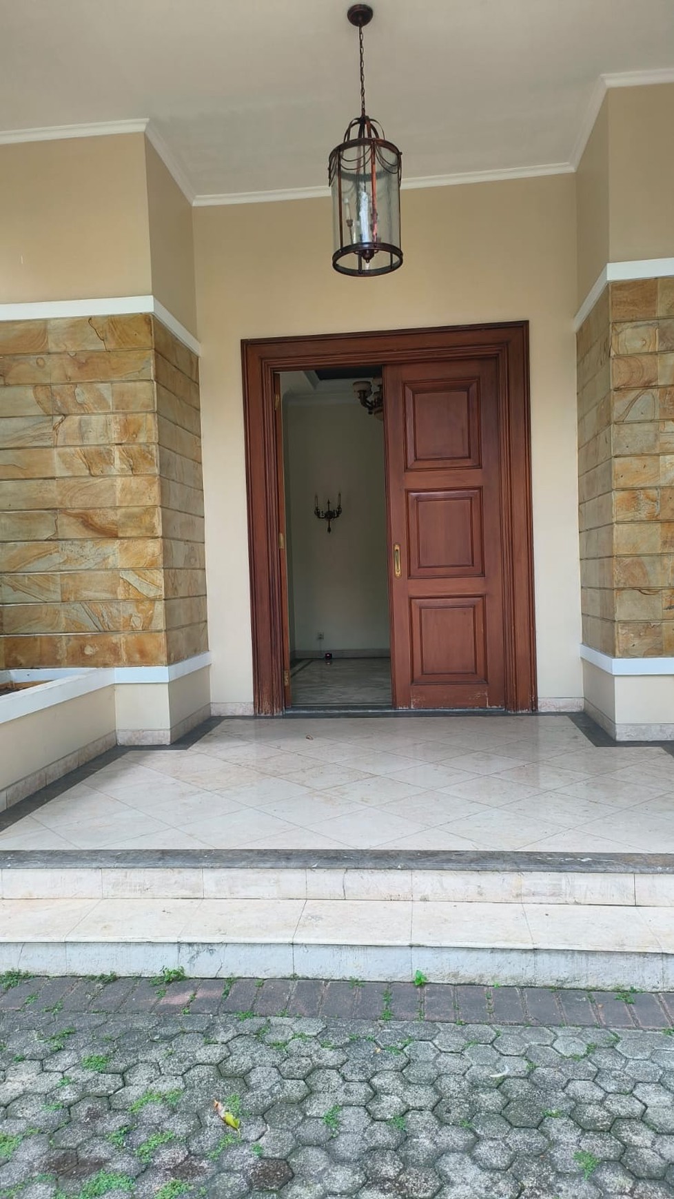 Rumah dengan Pool di kawasan Wijaya Kebayoran Baru