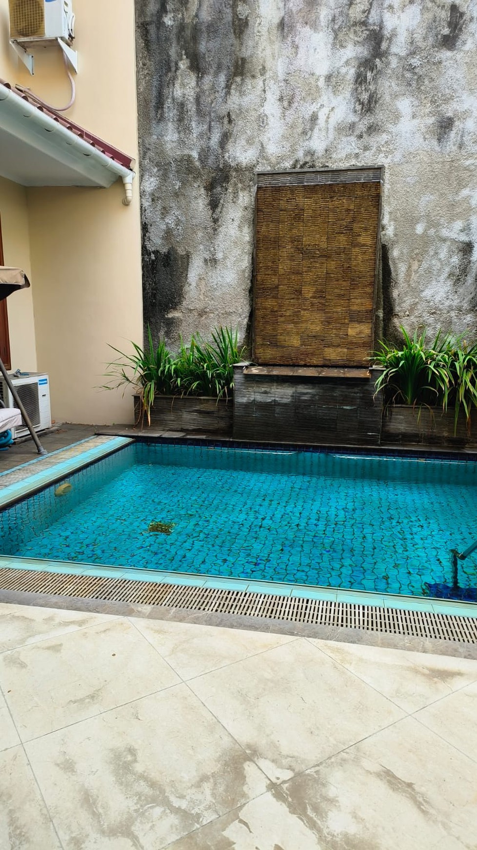 Rumah dengan Pool di kawasan Wijaya Kebayoran Baru