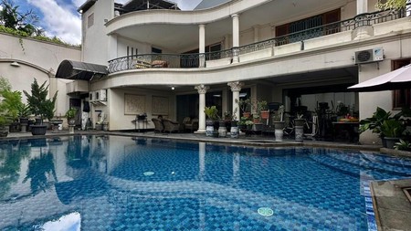 Rumah Mewah dengan Pool dan Ls 800m an di Bukit Hijau, Pondok Indah