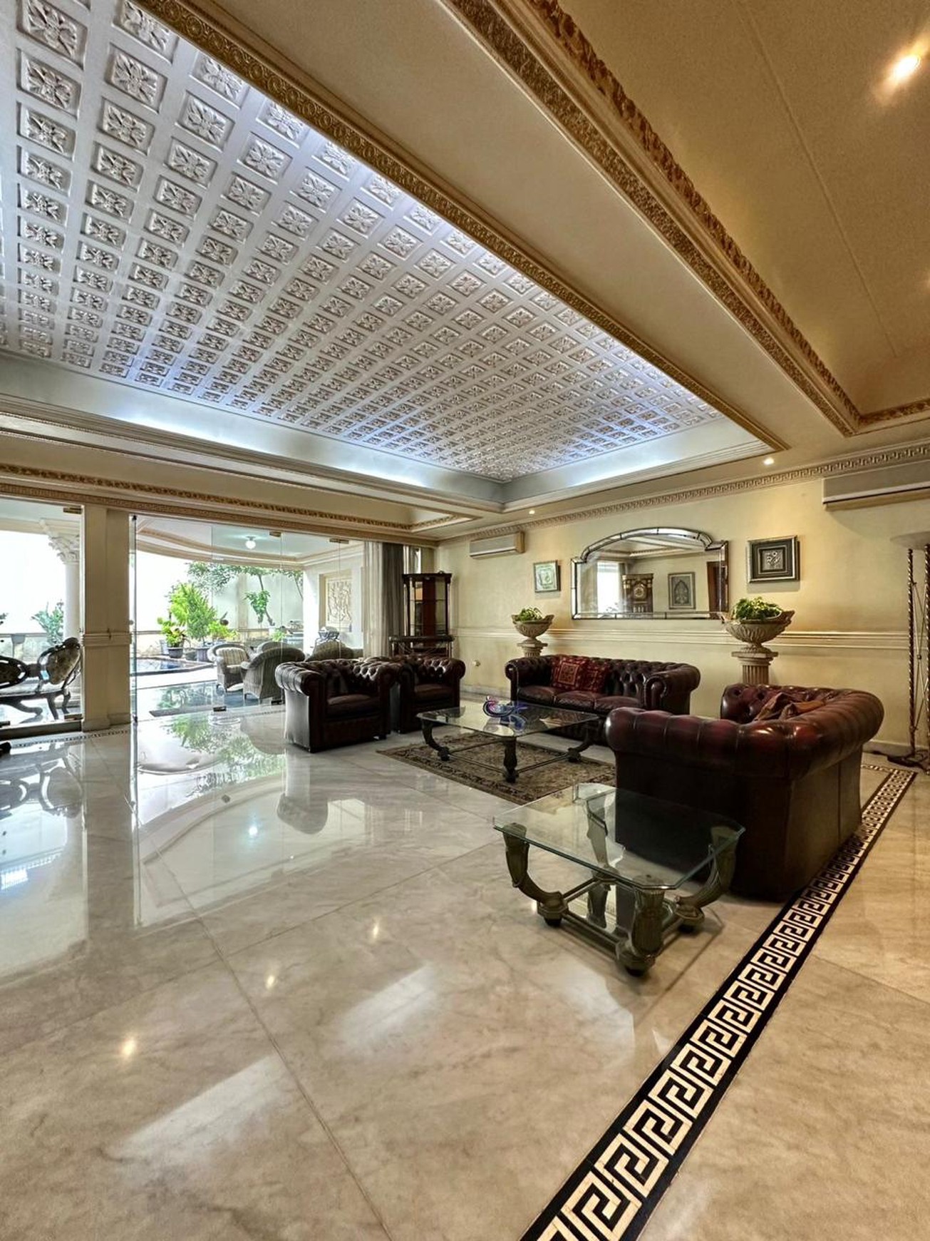Rumah Mewah dengan Pool dan Ls 800m an di Bukit Hijau, Pondok Indah