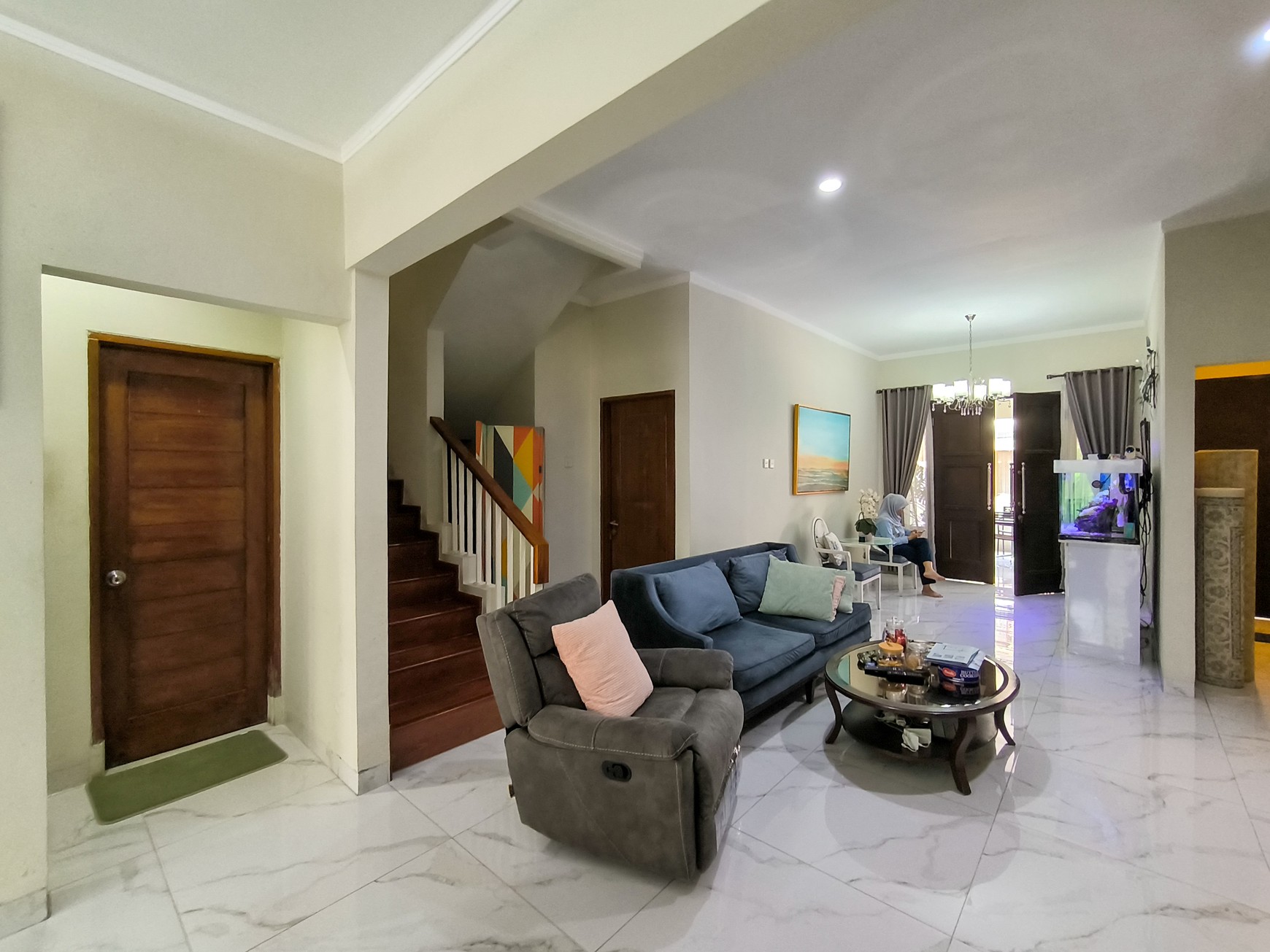 Rumah asri dgn halaman dan kolam ikan di Emerald Garden Bintaro