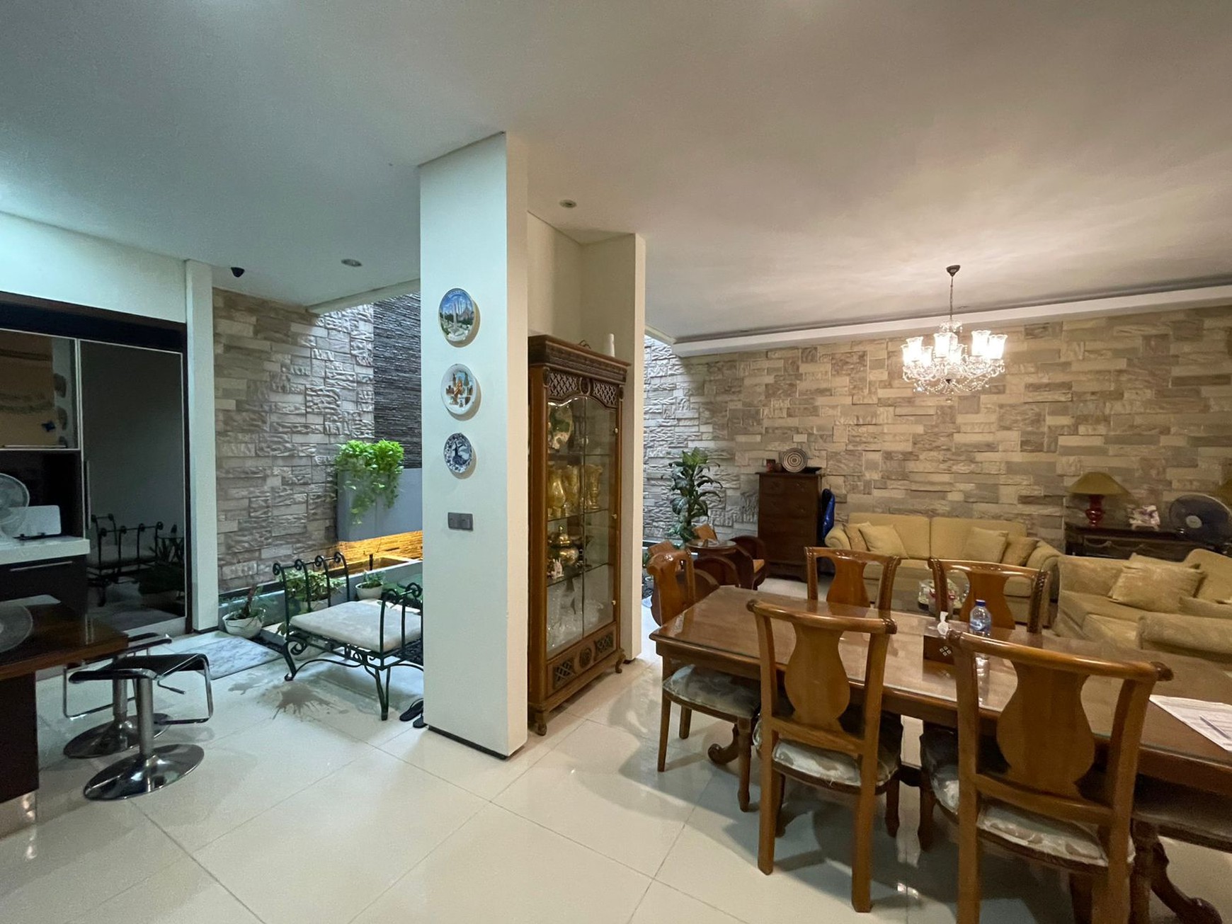 Rumah siap huni,lingkungan bersih,keamanan terjamin 24 jam di graha raya bintaro