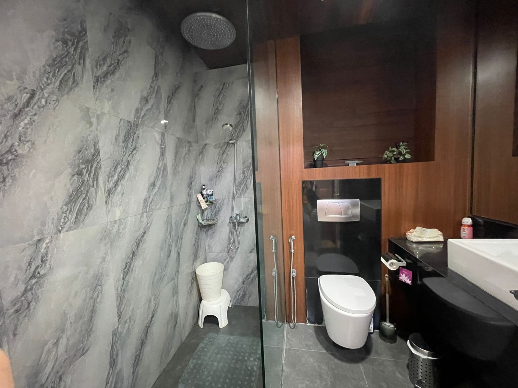 Rumah siap huni,lingkungan bersih,keamanan terjamin 24 jam di graha raya bintaro