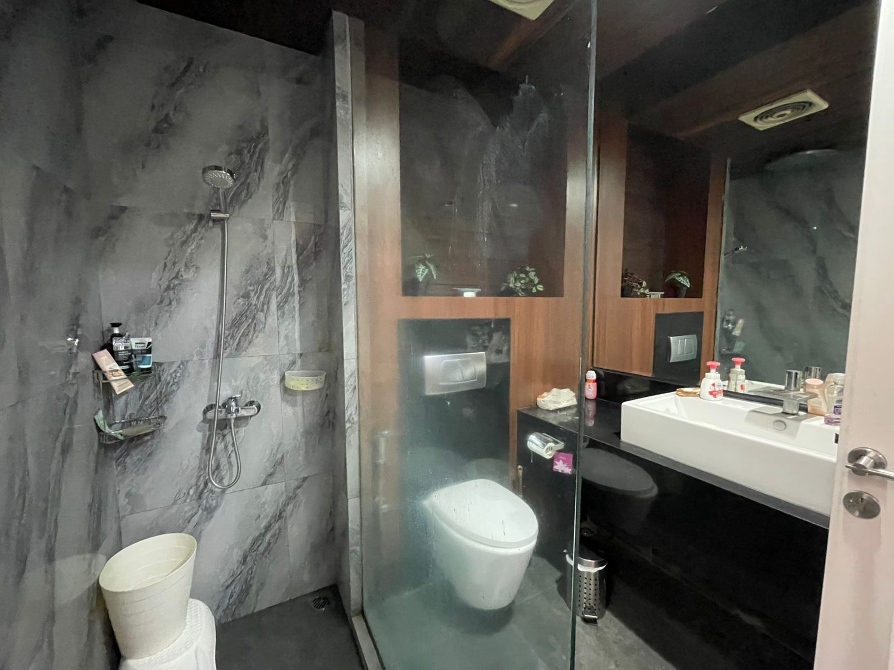 Rumah siap huni,lingkungan bersih,keamanan terjamin 24 jam di graha raya bintaro