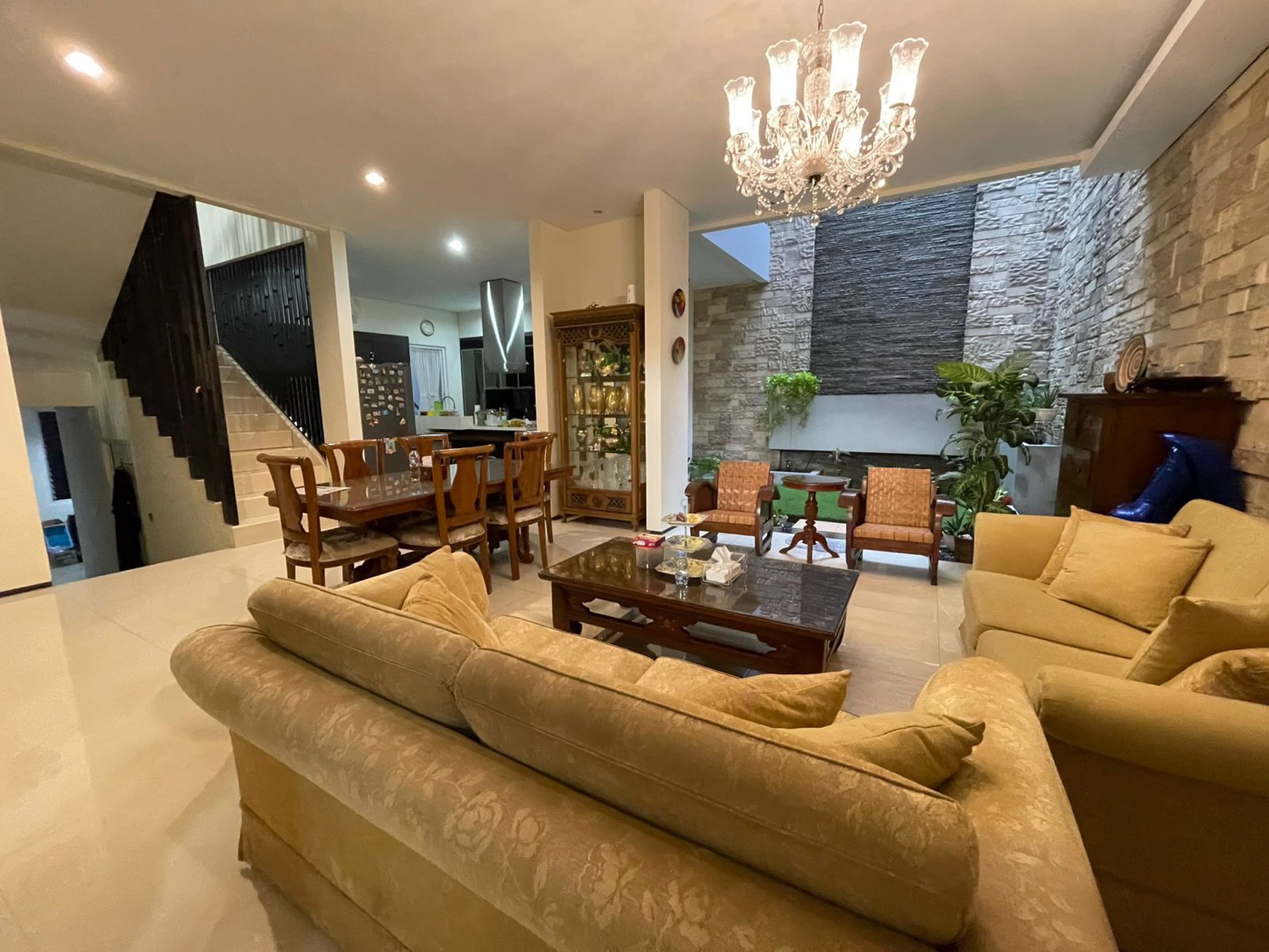 Rumah siap huni,lingkungan bersih,keamanan terjamin 24 jam di graha raya bintaro