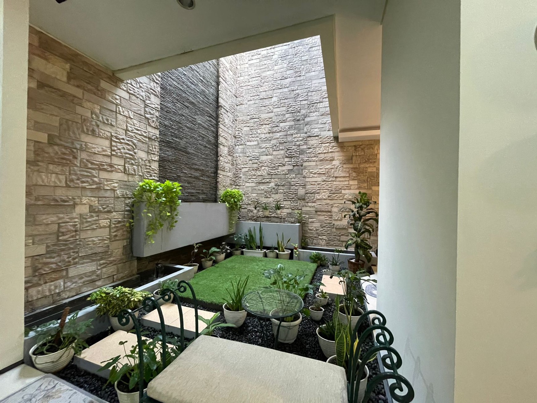 Rumah siap huni,lingkungan bersih,keamanan terjamin 24 jam di graha raya bintaro