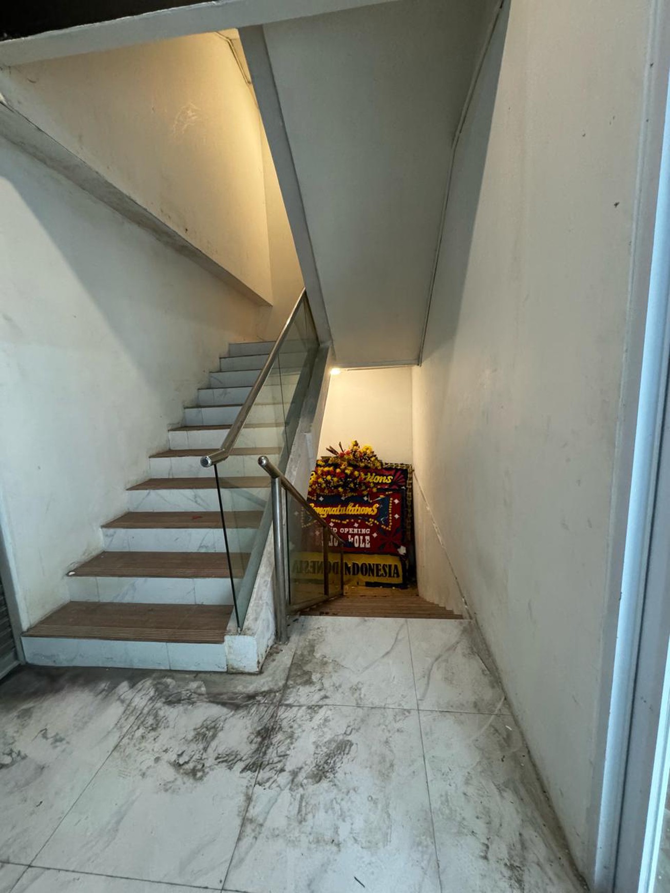 DISEWA BLOK M SHOPHOUSE KEBAYORAN BARU JAKARTA SELATAN