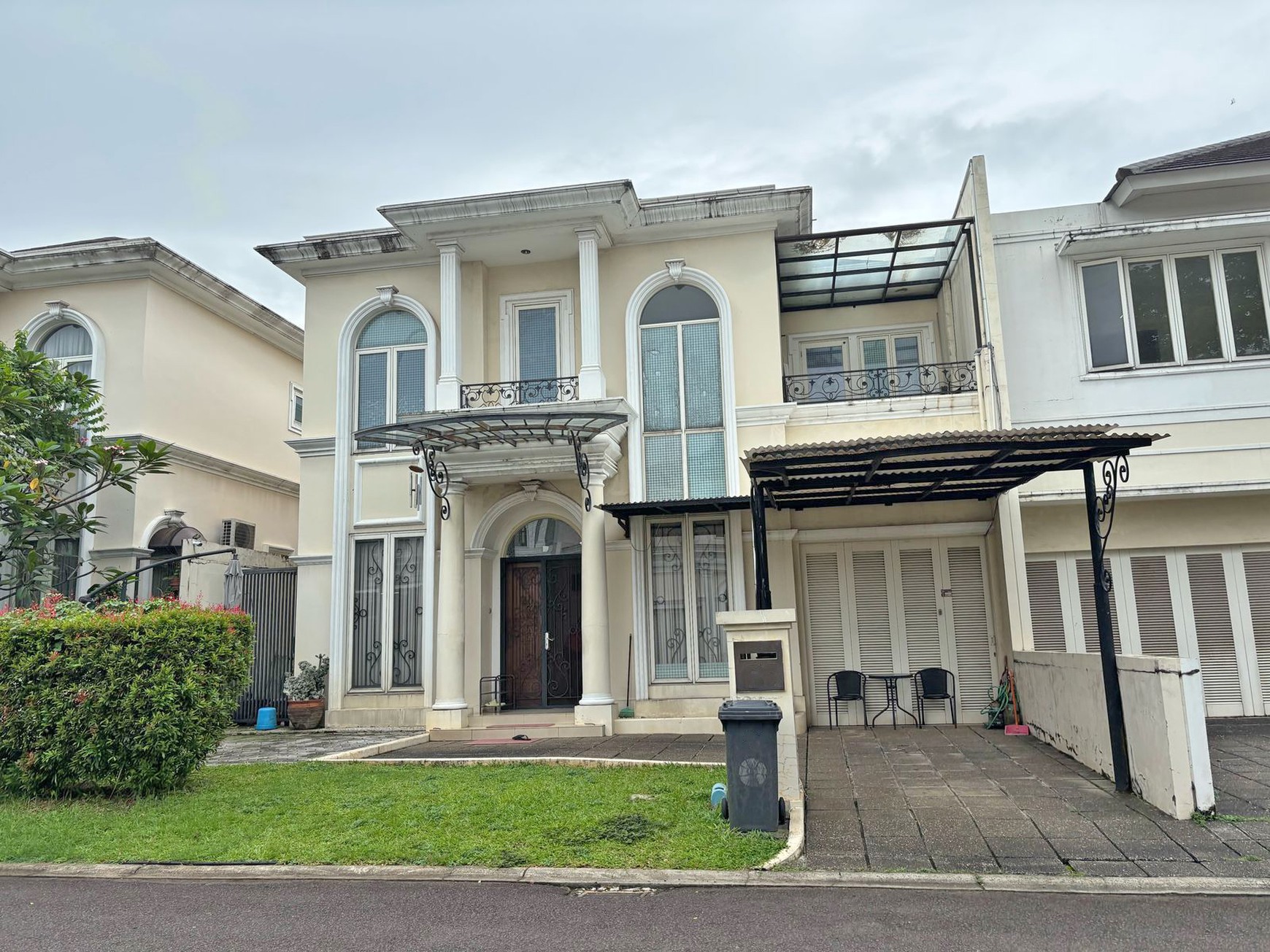 Rumah 2 lantai di Les Belles Maisons BSD City