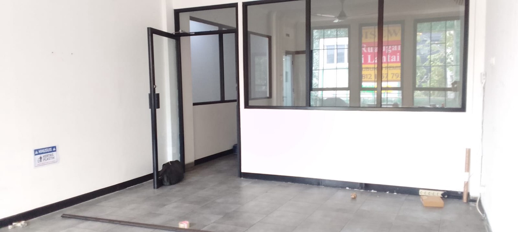 Ruang Kantor Satu lantai Dalam Ruko Fasilitas Lift, Di Kawasan Strategis Dan Premium Di Tebet Raya, Jakarta Selatan