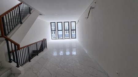 Ruko Siap Untuk Usaha Di Kota Wisata, Cibubur