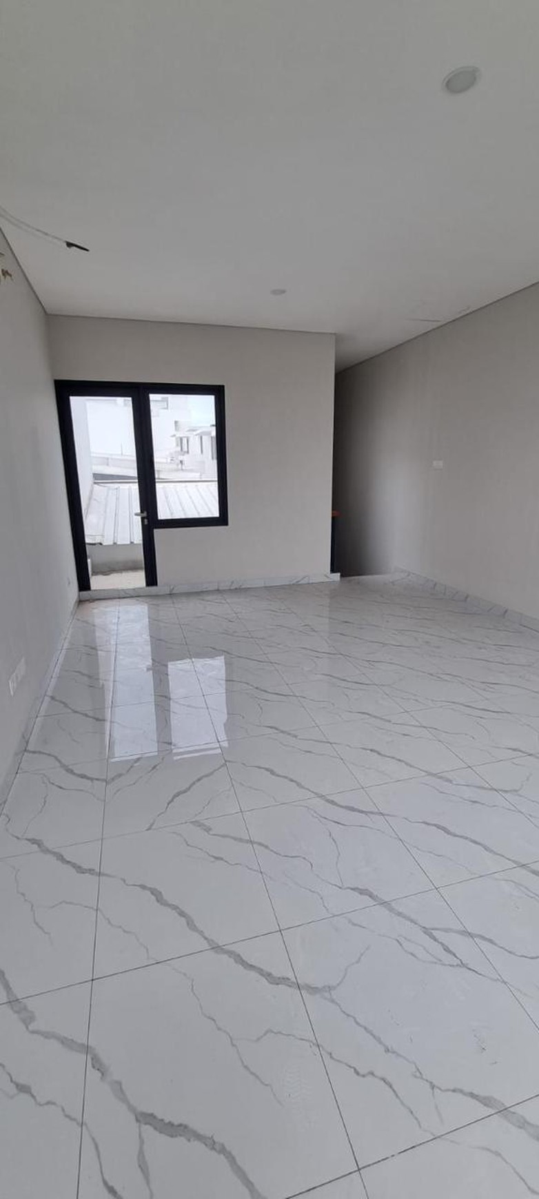 Ruko Siap Untuk Usaha Di Kota Wisata Cibubur akses Tol Nagrak