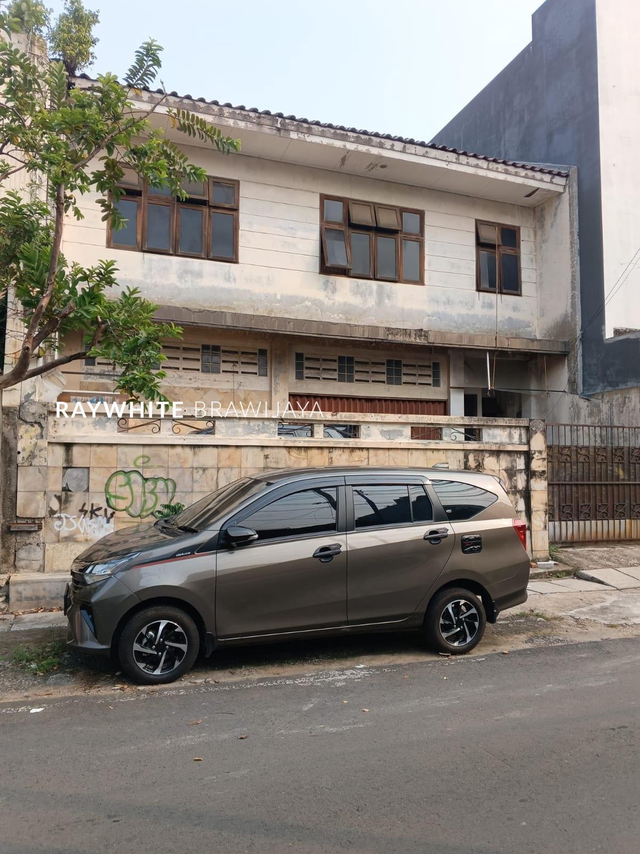 Rumah Lama Butuh Renovasi Area Kebayoran Baru