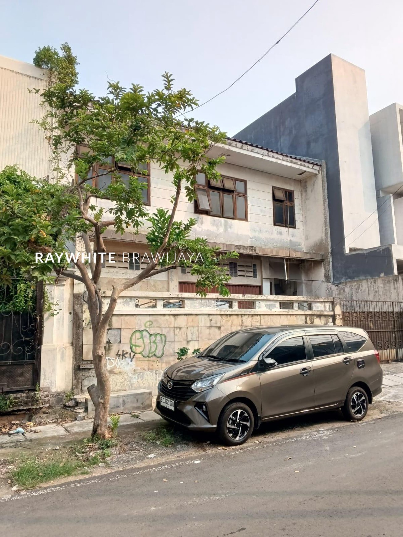 Rumah Lama Butuh Renovasi Area Kebayoran Baru