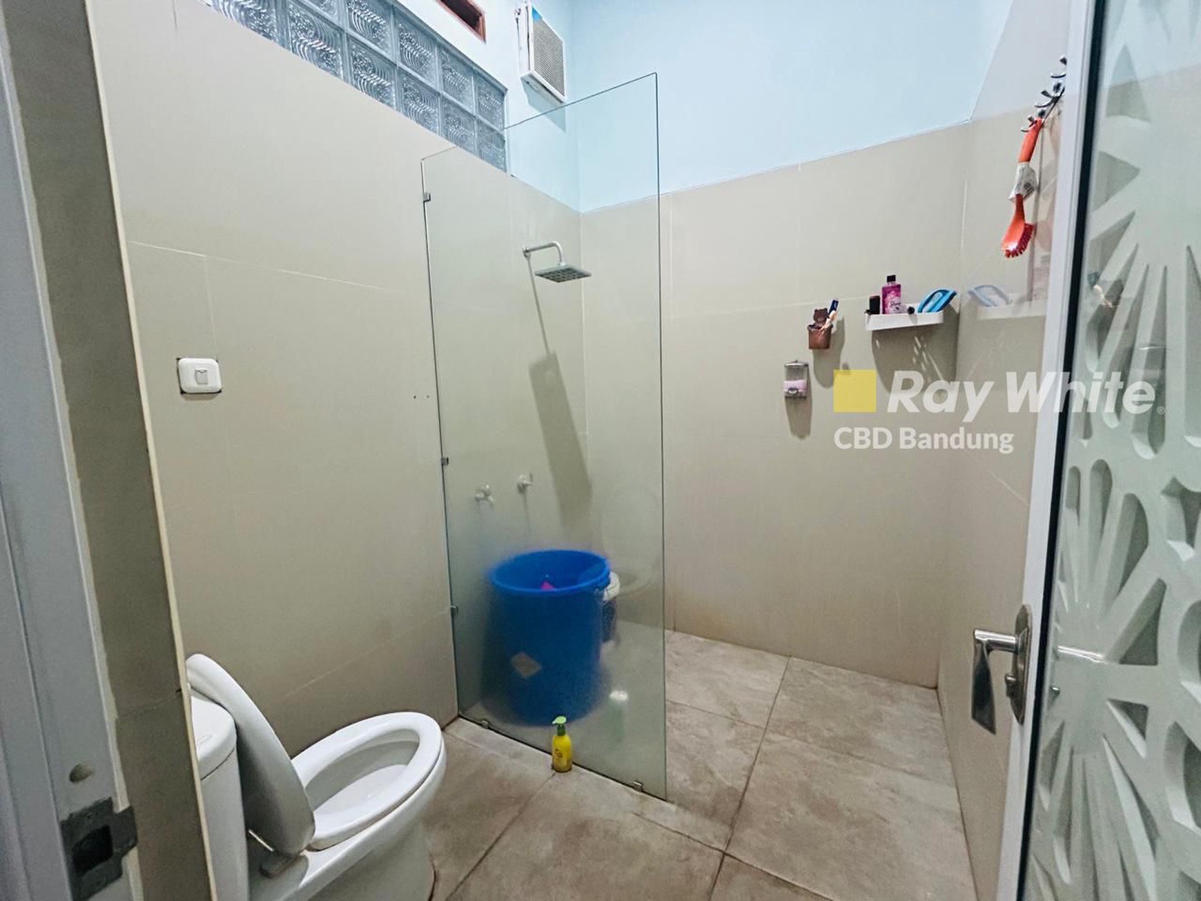 Rumah Cantik 3 Lantai di Setra Dago Utara Antapani