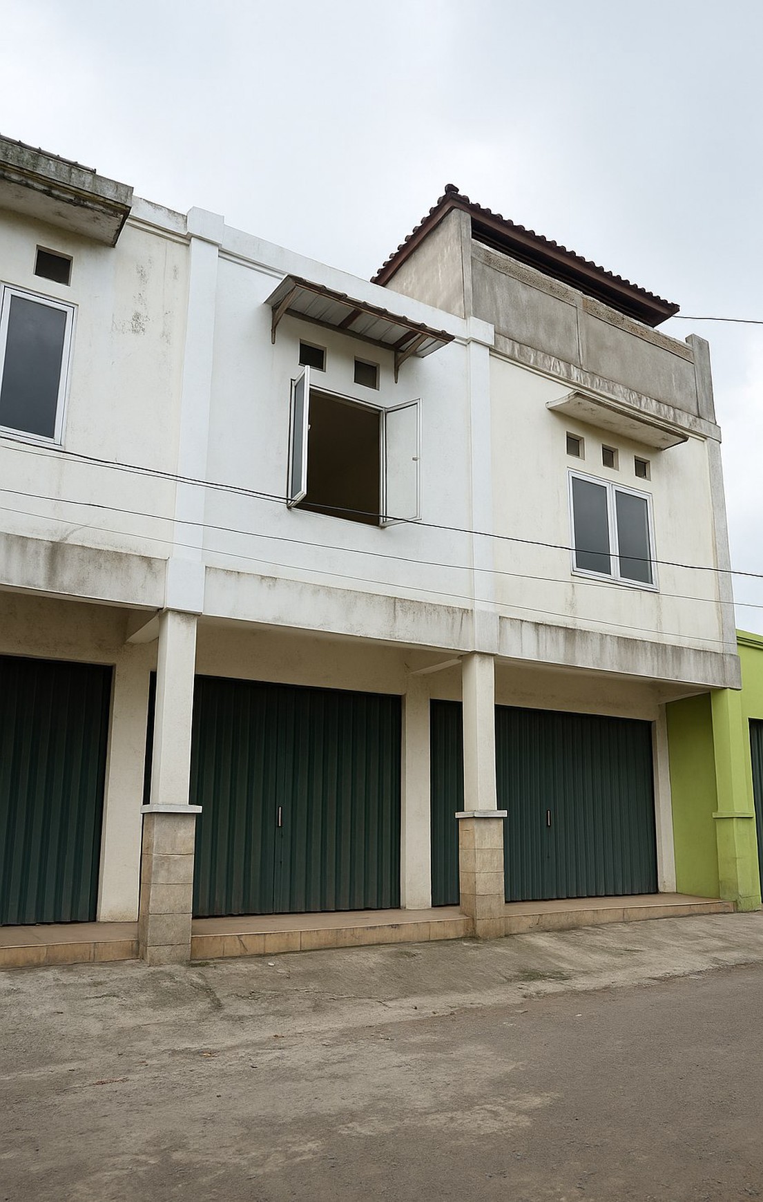 Ruko 2 Lantai Siap Pakai Lokasi Strategis Pinggir Jalan Raya @Pondok Aren