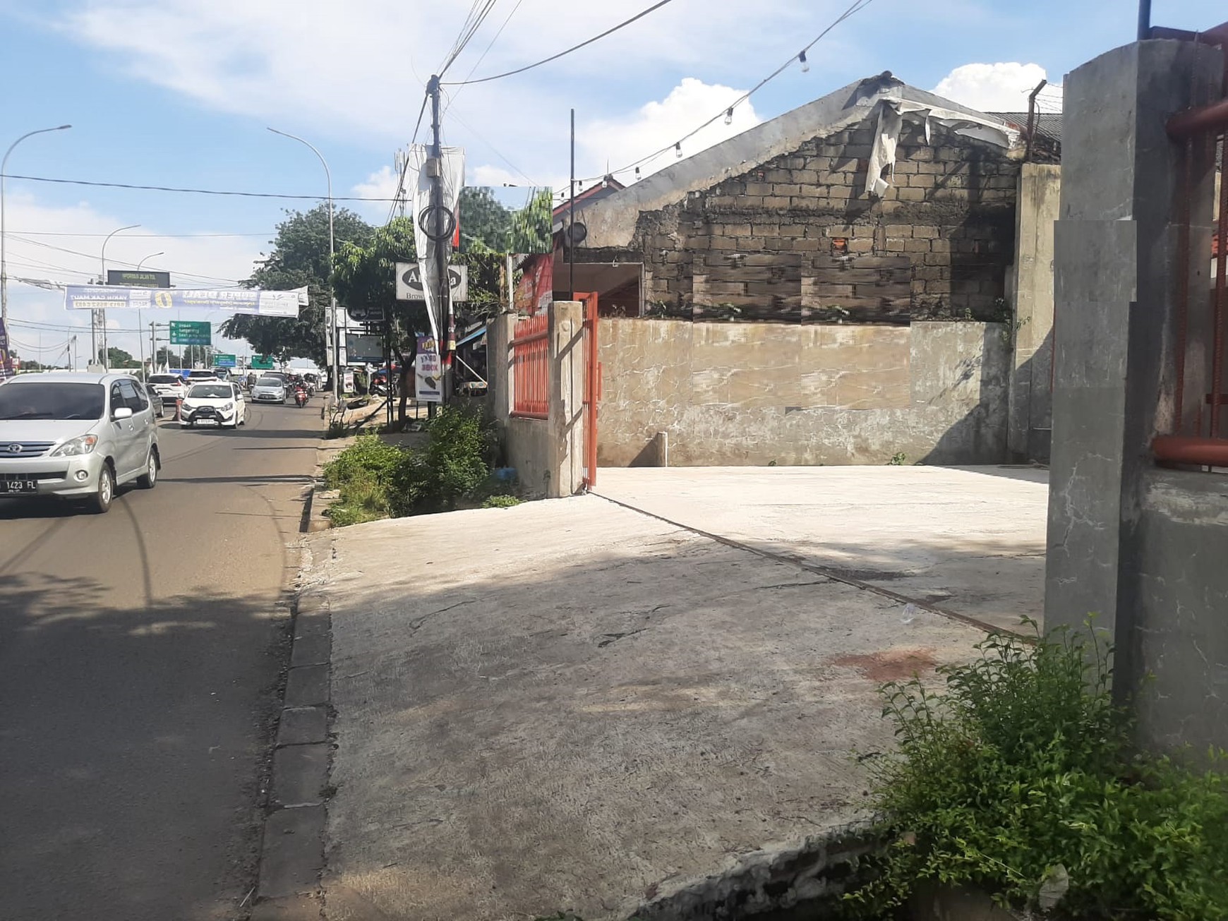 Kavling & Bangunan, lokasi di Jalan Utama di Ciputat