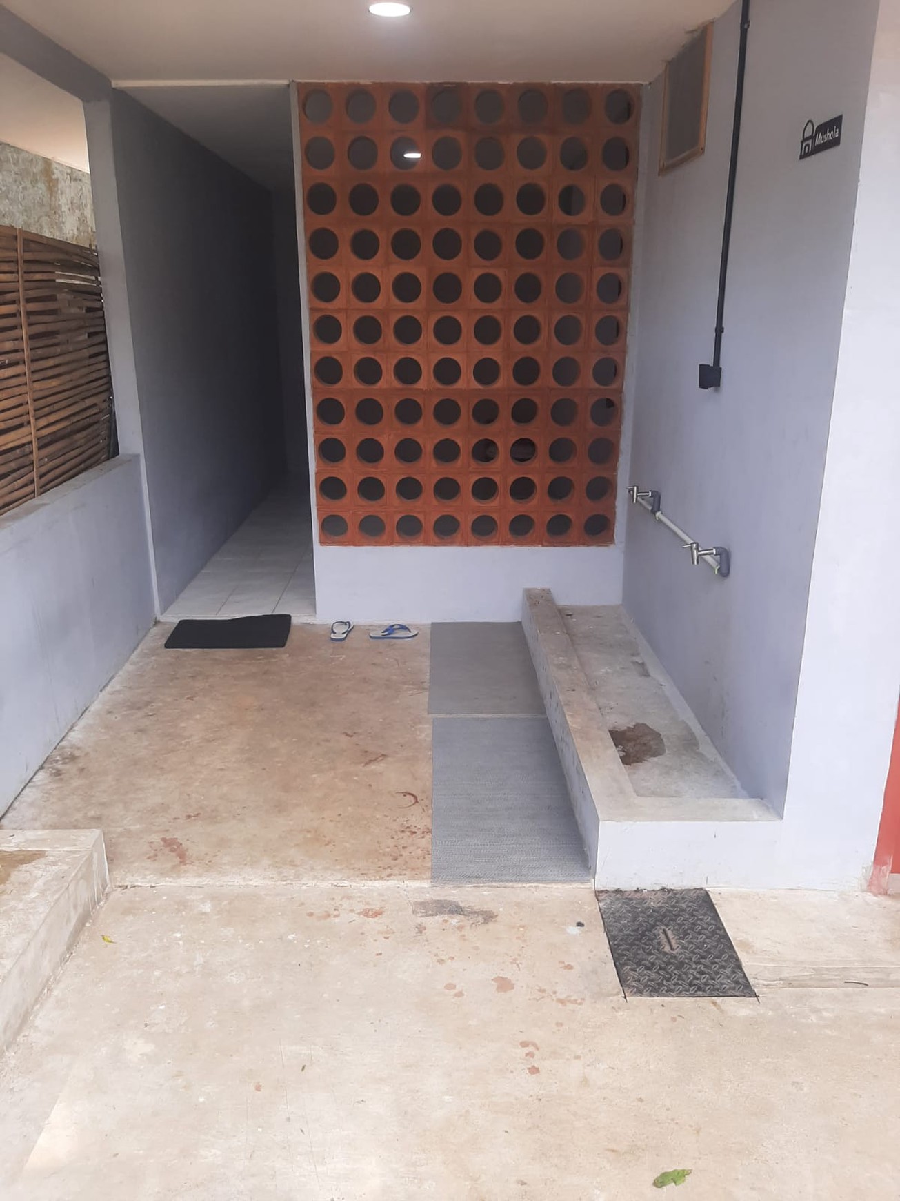Kavling & Bangunan, lokasi di Jalan Utama di Ciputat