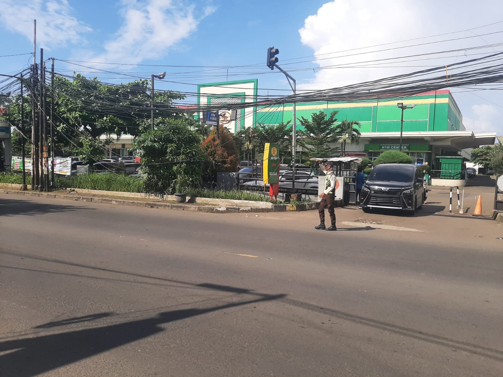 Kavling & Bangunan, lokasi di Jalan Utama di Ciputat