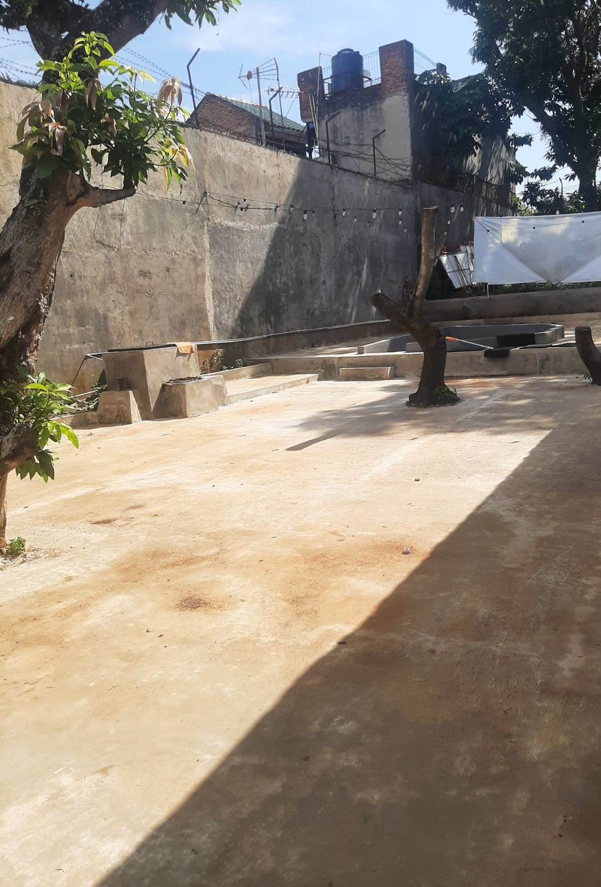 Kavling & Bangunan, lokasi di Jalan Utama di Ciputat
