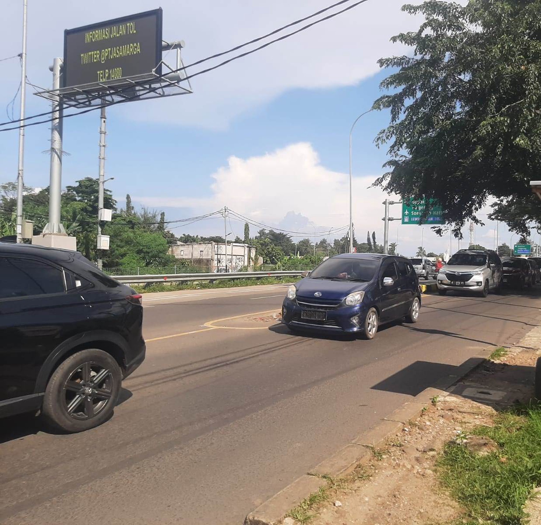 Kavling & Bangunan, lokasi di Jalan Utama di Ciputat