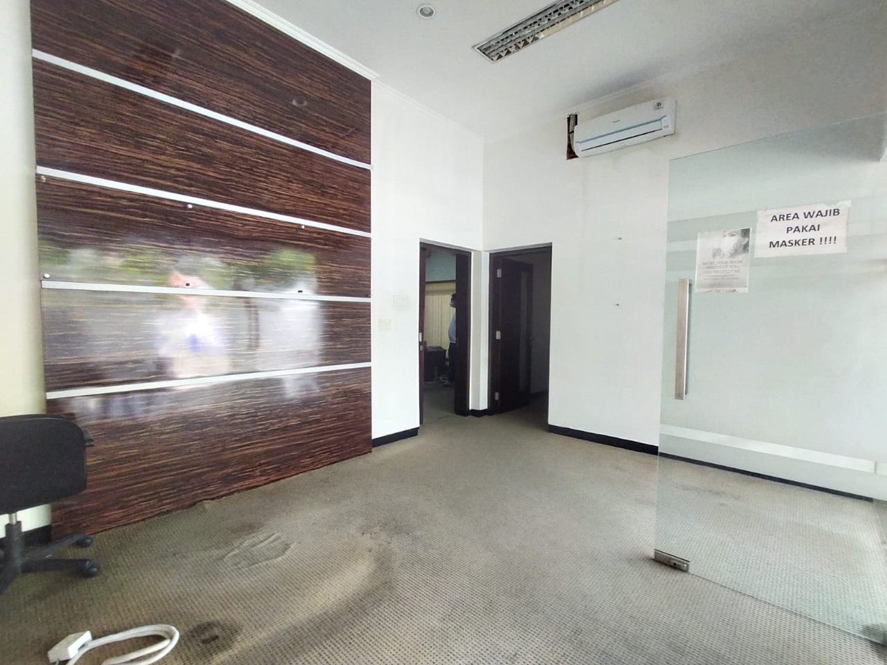 Disewakan Bangunan Komersial Siap Pakai Ex Kantor di Jalan Sulawesi, Surabaya Pusat
