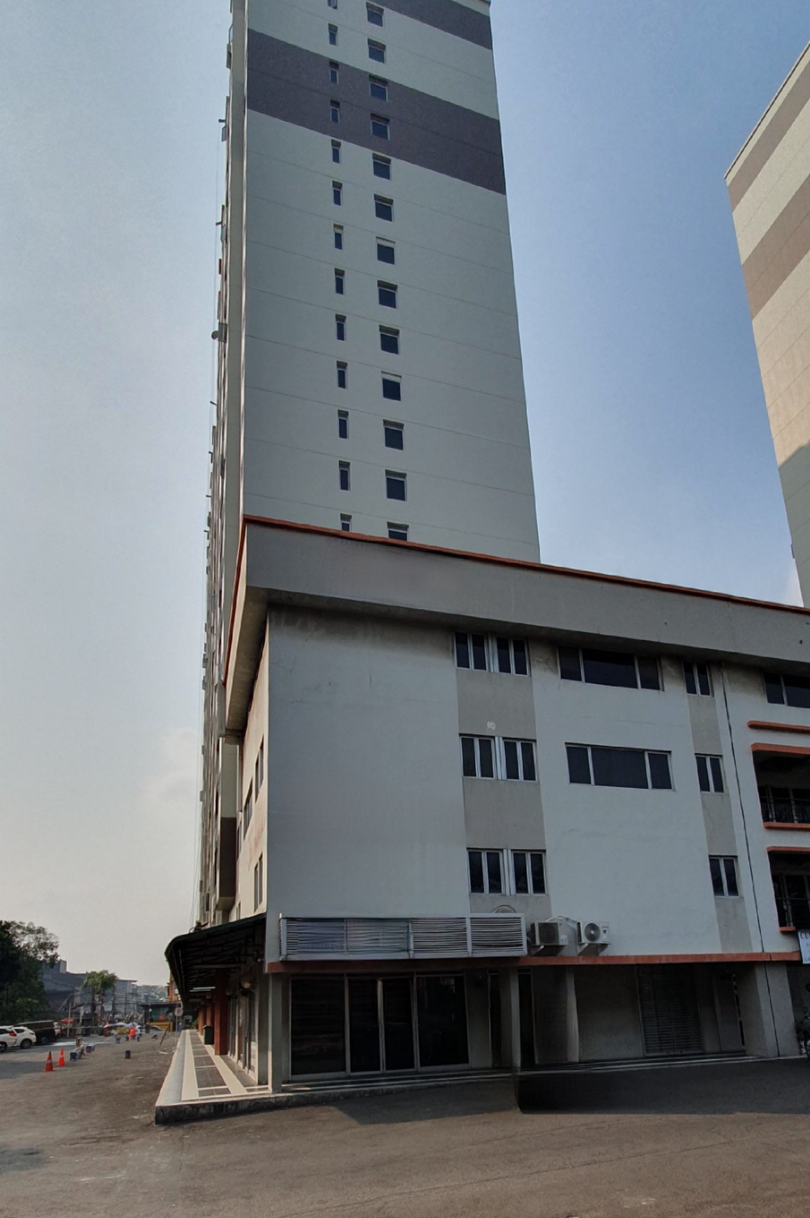 Ruko hoek di lokasi prima Boulevard Raya, Kelapa Gading, di kompleks apartemen Wisma Gading Permai (WGP)