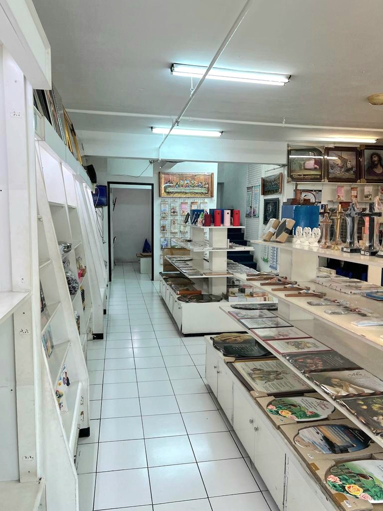 Ruko hoek di lokasi prima Boulevard Raya, Kelapa Gading, di kompleks apartemen Wisma Gading Permai (WGP)