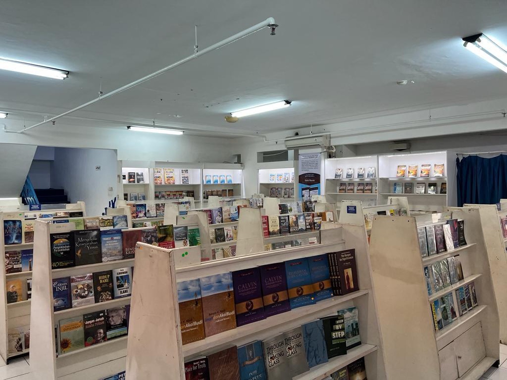 Ruko hoek di lokasi prima Boulevard Raya, Kelapa Gading, di kompleks apartemen Wisma Gading Permai (WGP)