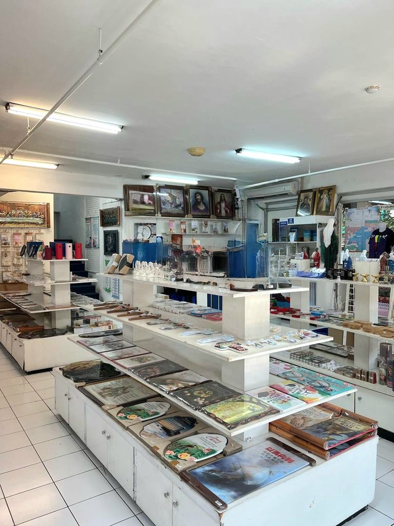 Ruko hoek di lokasi prima Boulevard Raya, Kelapa Gading, di kompleks apartemen Wisma Gading Permai (WGP)