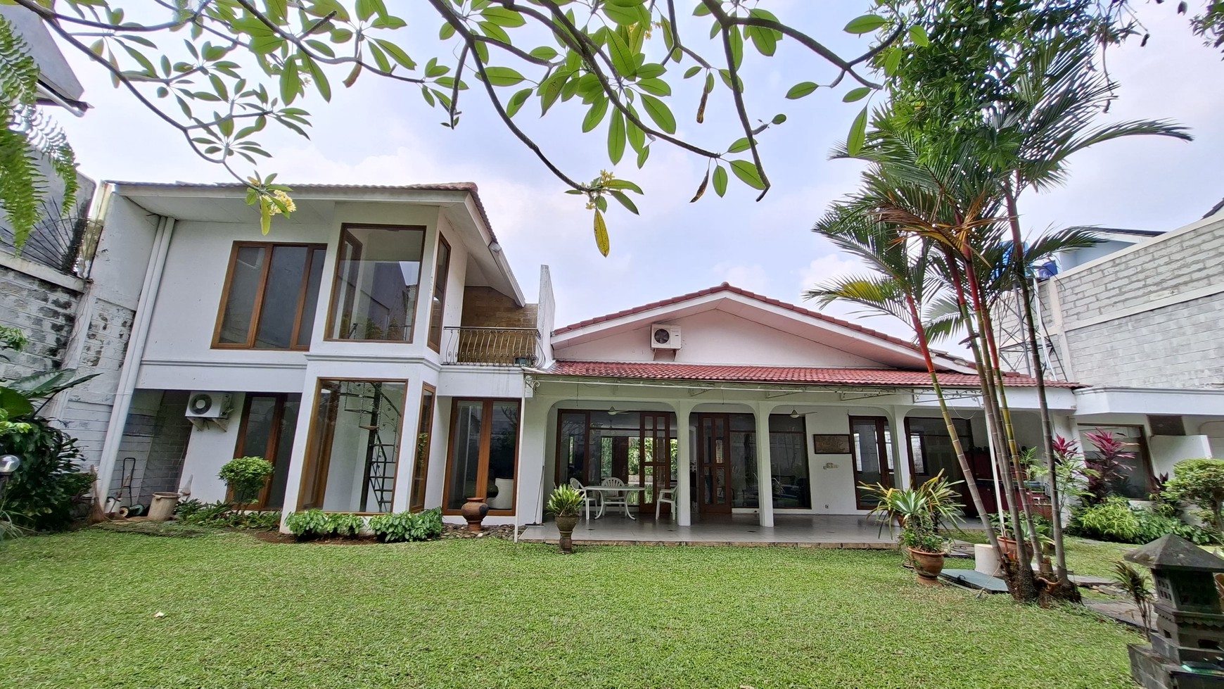 Rumah Siap Huni LT 1146m2 Fas Kolam Renang Area Kemang