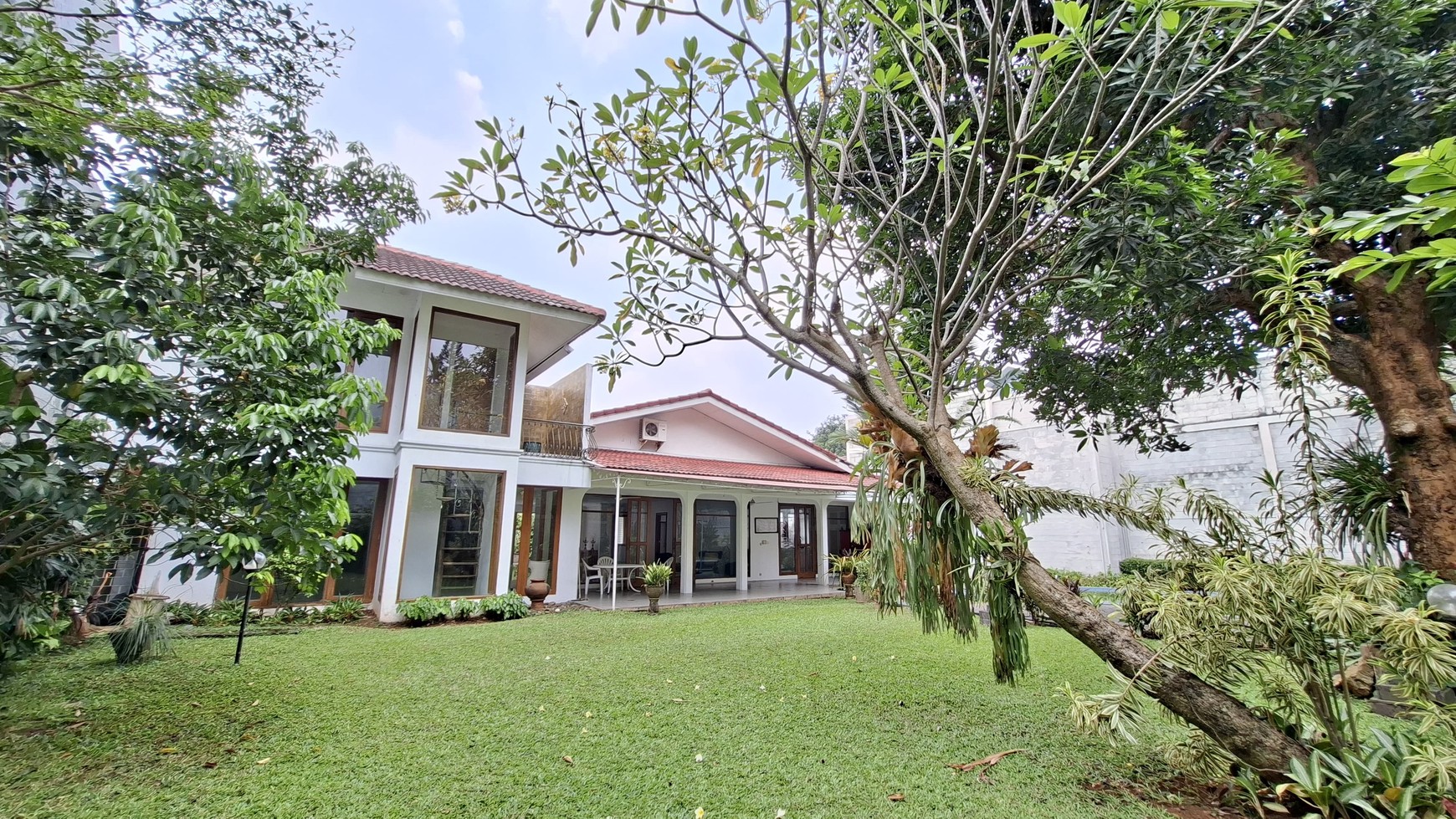 Rumah Siap Huni LT 1146m2 Fas Kolam Renang Area Kemang