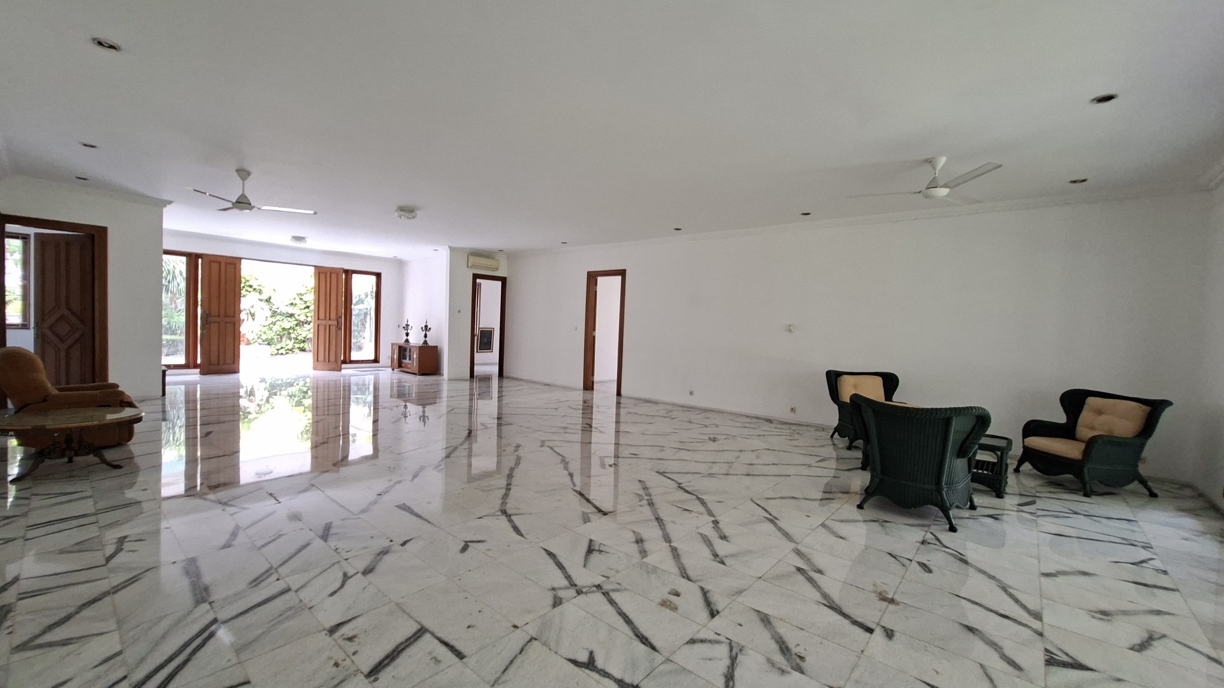 Rumah Siap Huni LT 1146m2 Fas Kolam Renang Area Kemang