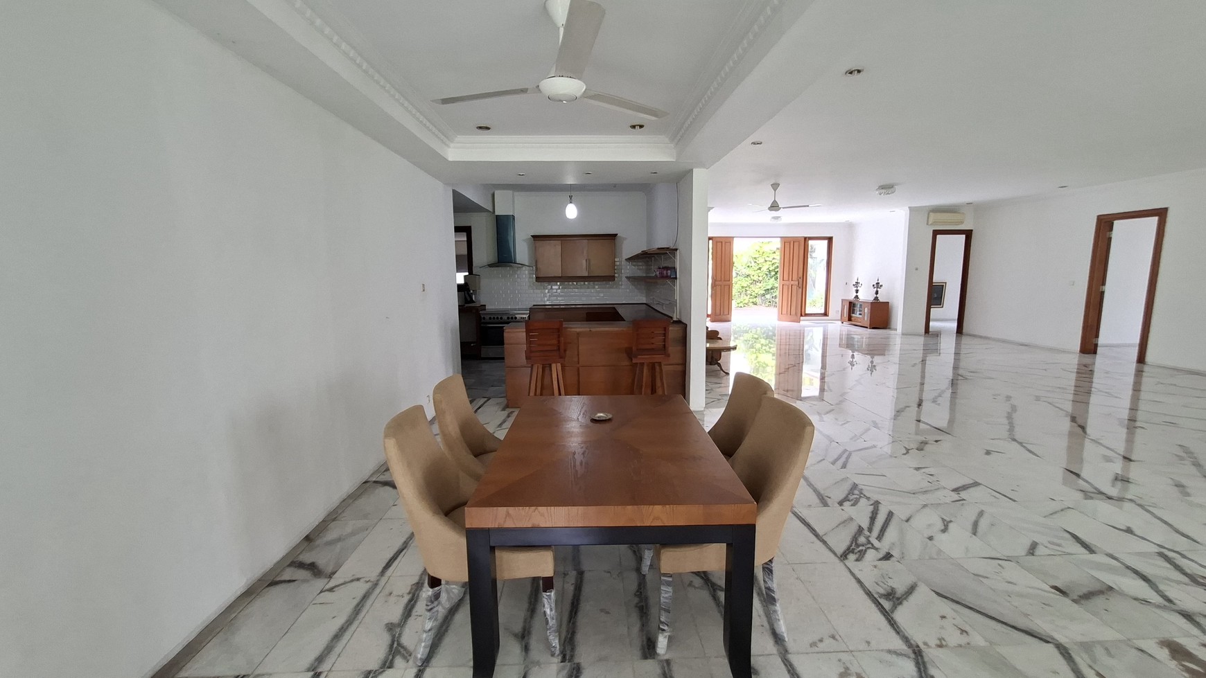 Rumah Siap Huni LT 1146m2 Fas Kolam Renang Area Kemang