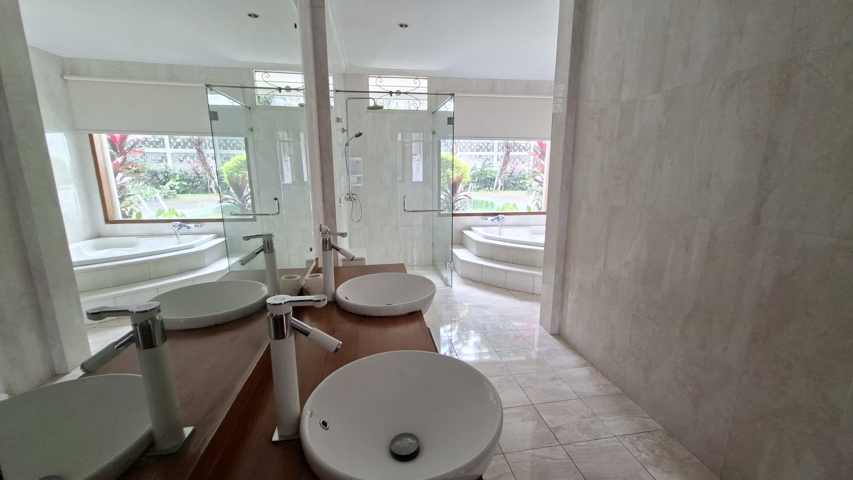 Rumah Siap Huni LT 1146m2 Fas Kolam Renang Area Kemang