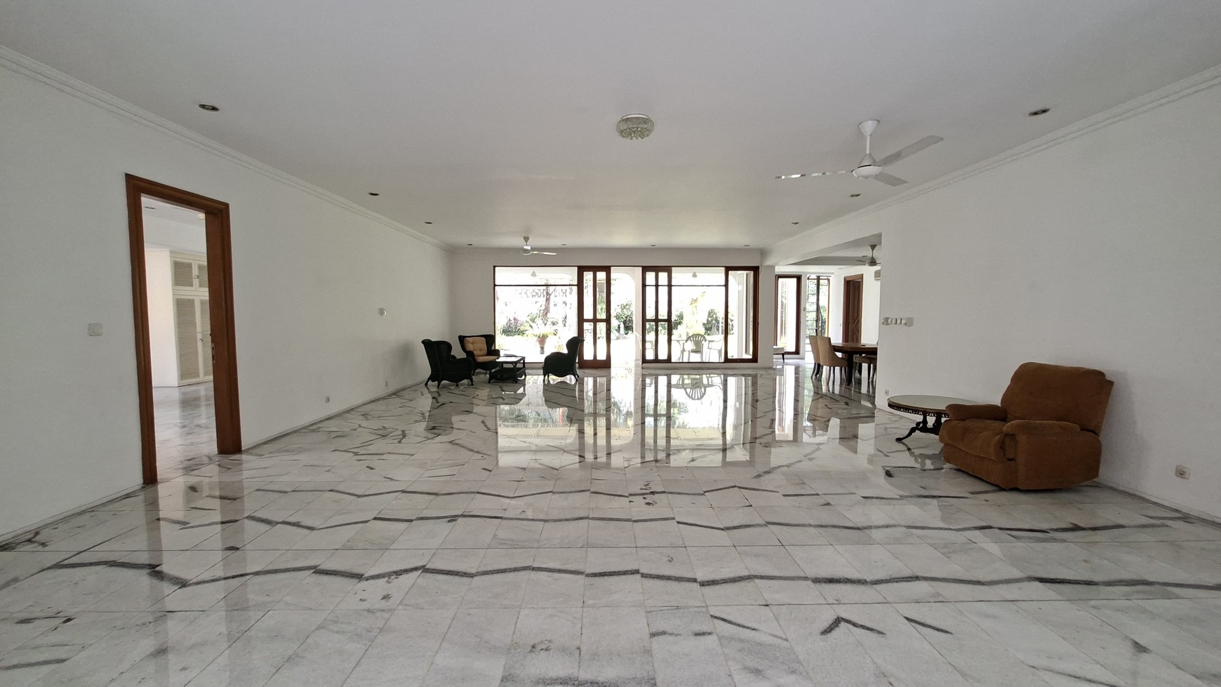 Rumah Siap Huni LT 1146m2 Fas Kolam Renang Area Kemang