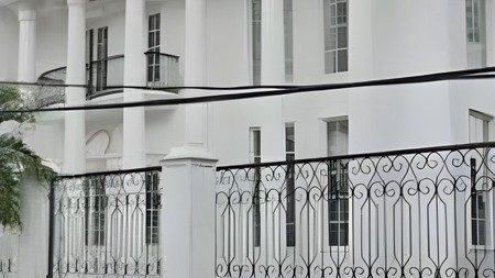 DIJUAL RUMAH MEWAH MODEL AMERICAN CLASSIC