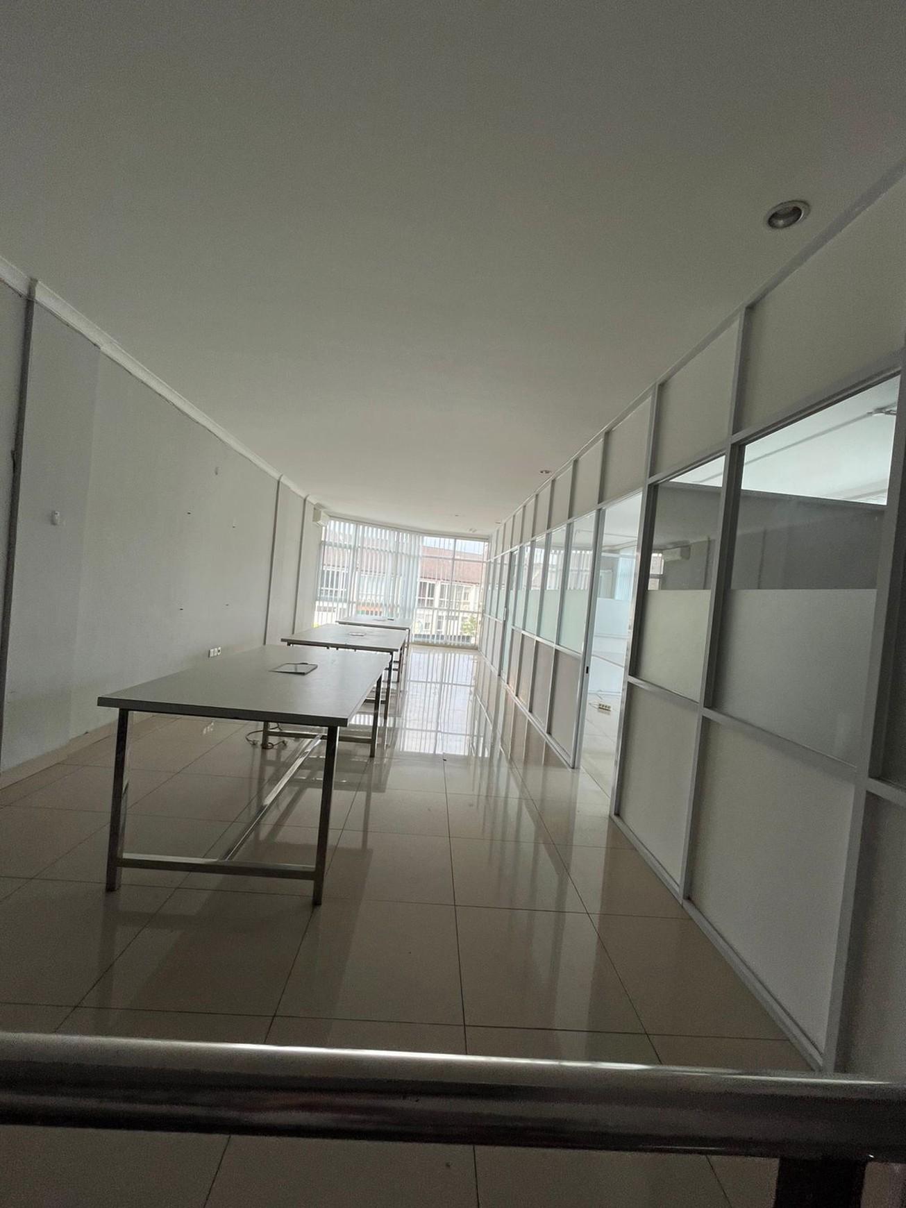 DIJUAL/DISEWA BANGUNAN 3 LANTAI STRATEGIS DI TENGAH KOTA