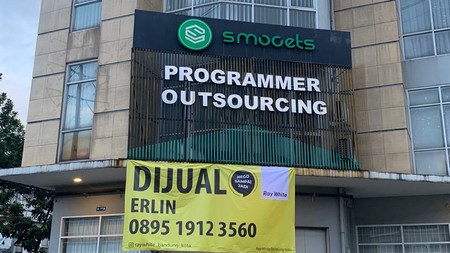 DIJUAL/DISEWA BANGUNAN 3 LANTAI STRATEGIS DI TENGAH KOTA 