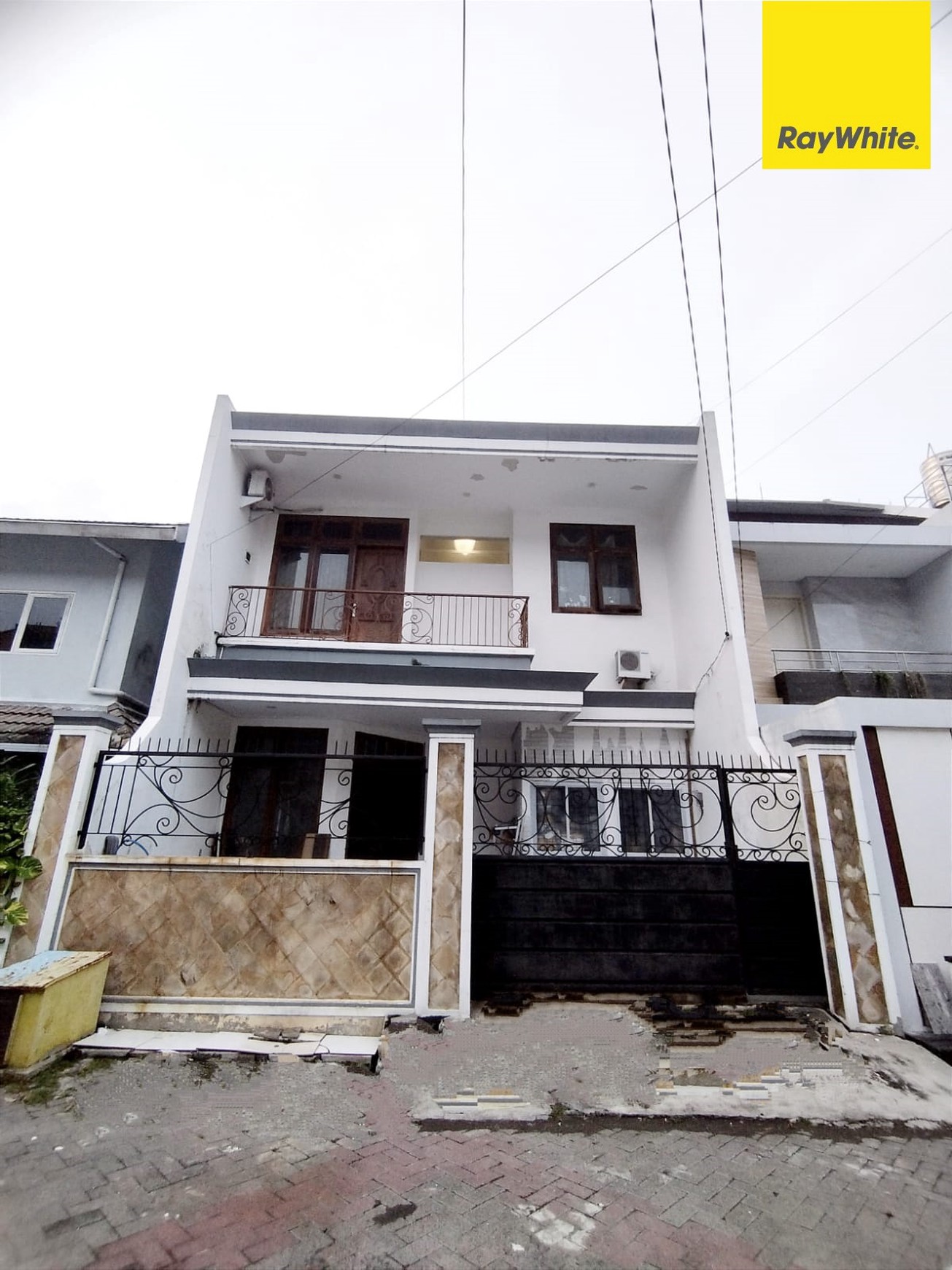 Dijual Rumah 2 lantai di Nginden Intan Timur Surabaya