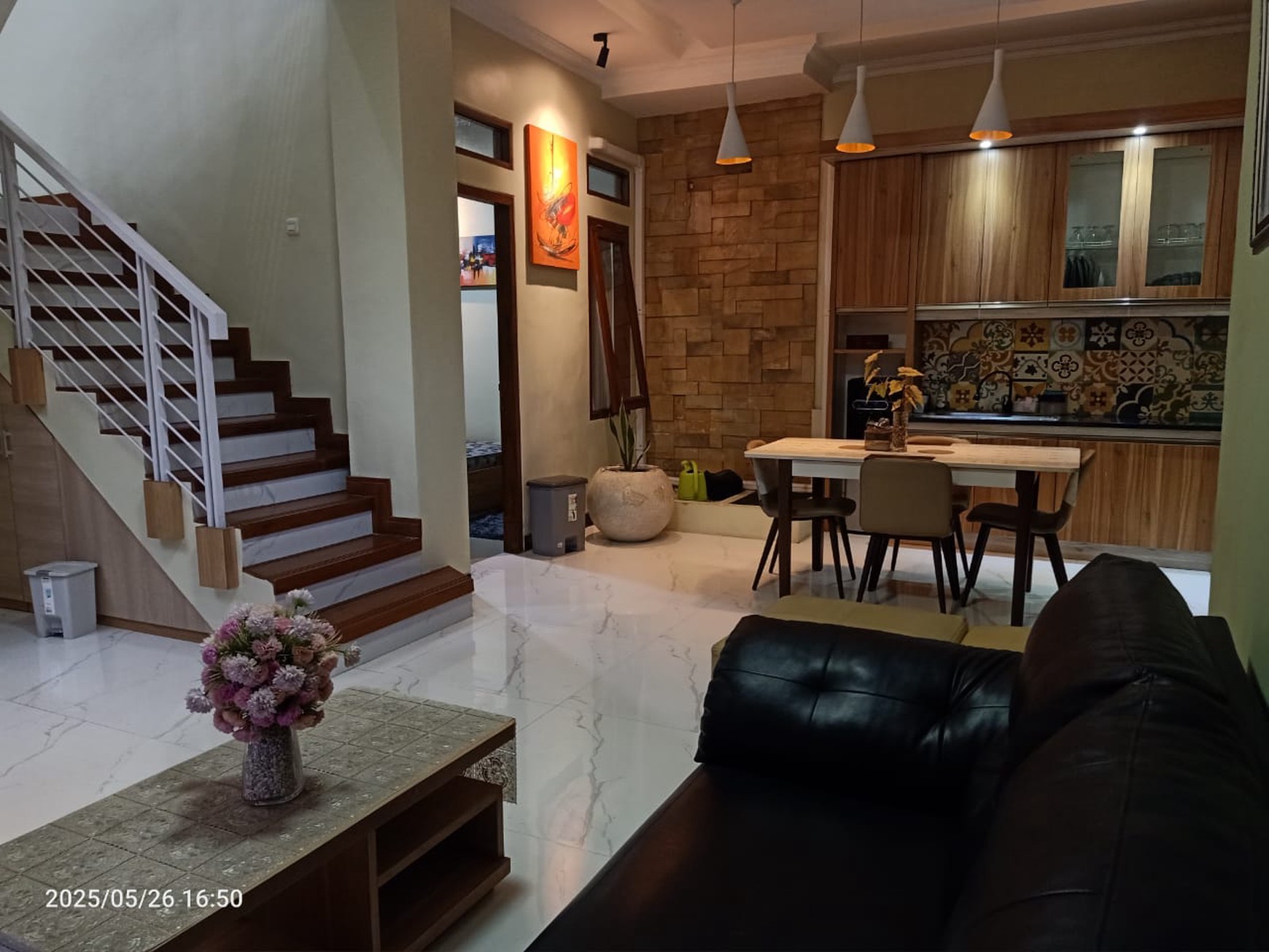 Rumah Mewah Disewakan + Furniture Dekat Jogja Bay & Stadion Maguwo Sleman