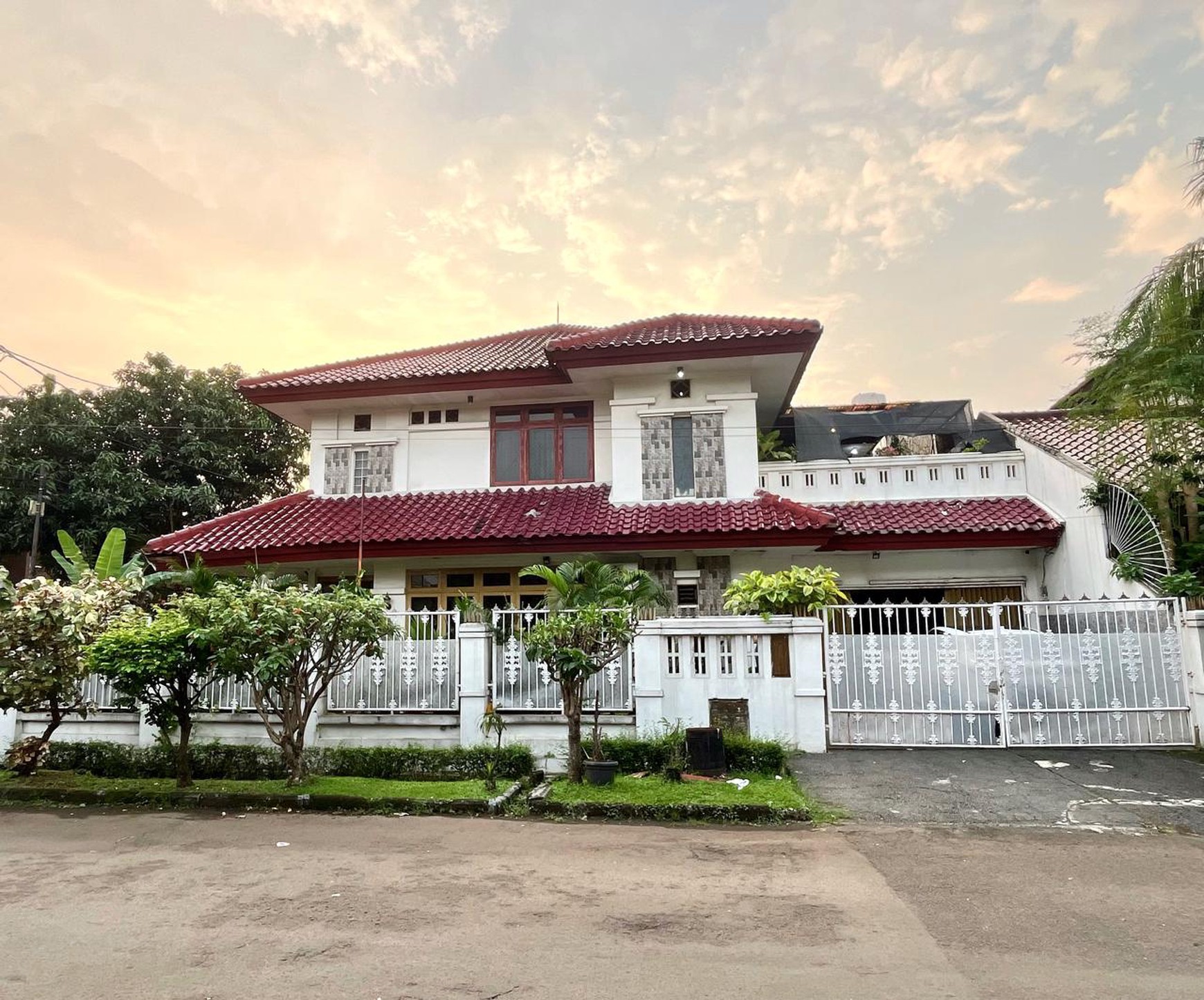 Rumah Bagus, Asri Lingkungan aman dan nyaman di Bintaro Sektor 3