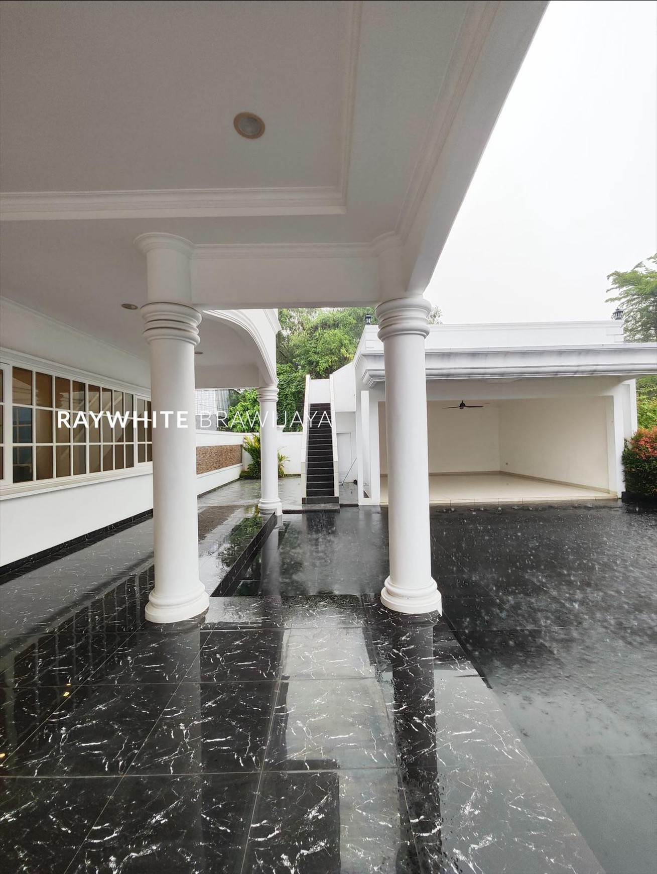 Rumah Mewah Baru Renovasi Area Kemang Selatan